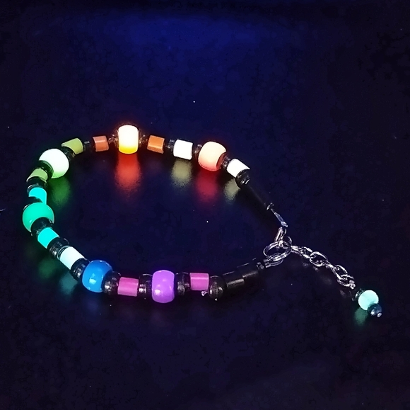 GLOW BRACELET - Picture 7 of 16